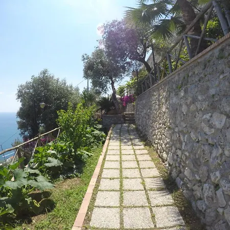 Casa Hermosa Bed & Breakfast 2*