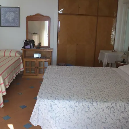 Casa Hermosa Bed & Breakfast 2*